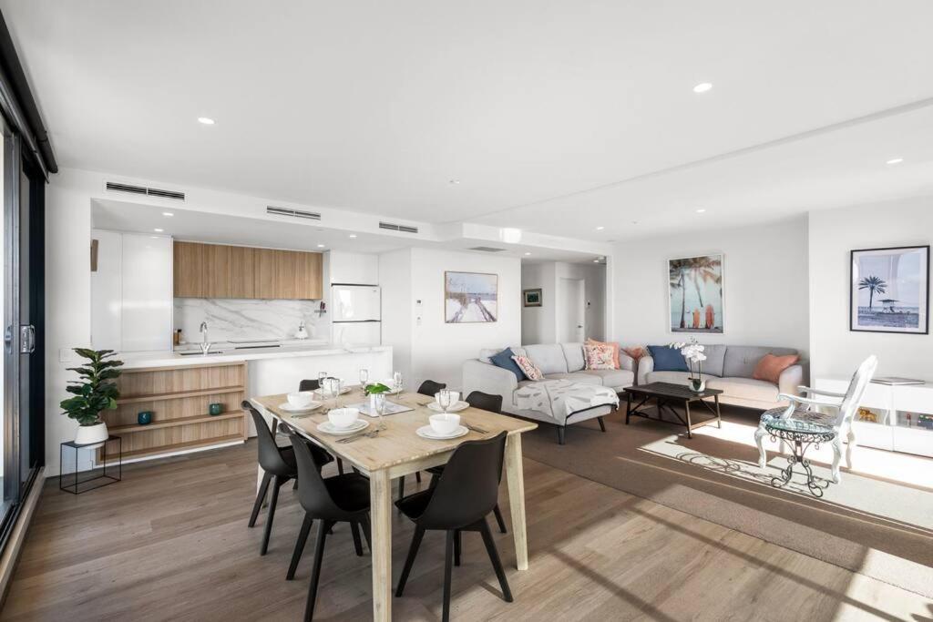 2br Penthouse With Bay Views By Short & Long Apartment