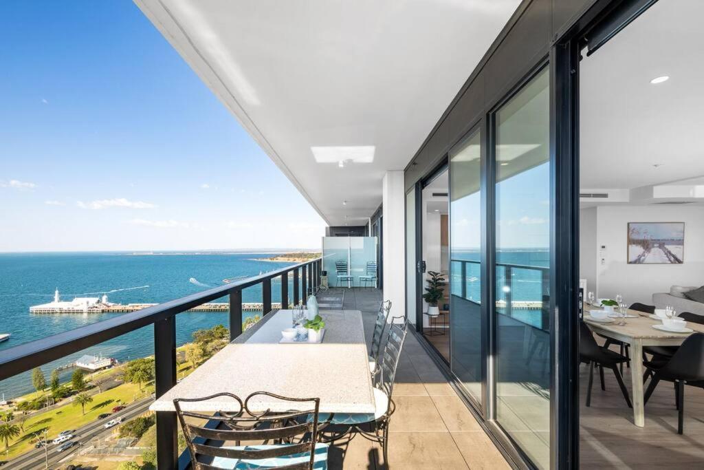 2br Penthouse With Bay Views By Short & Long * Geelong