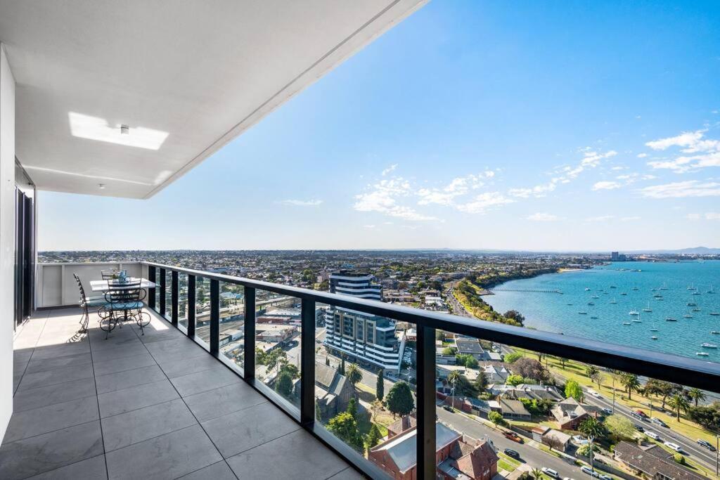 2br Penthouse With Bay Views By Short & Long Apartment