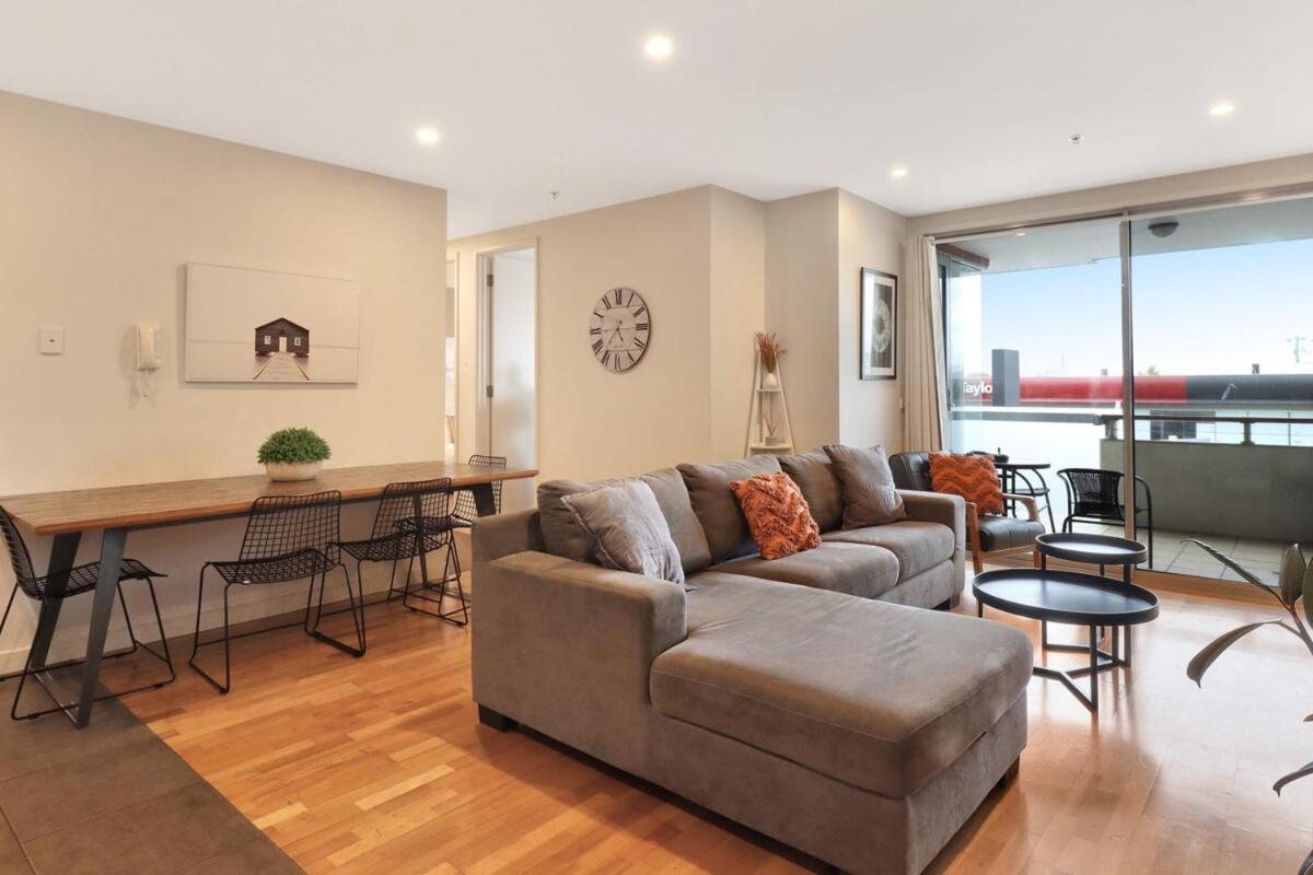 Apartment Terminus I Steps From Geelongs Buzz
