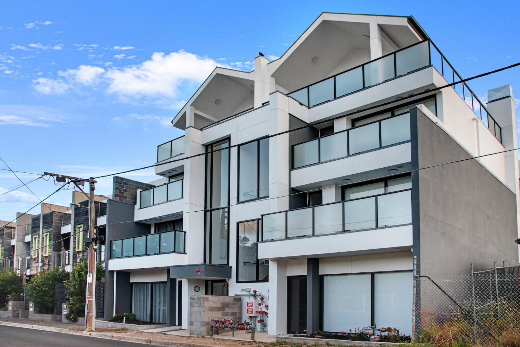 Apartment York St