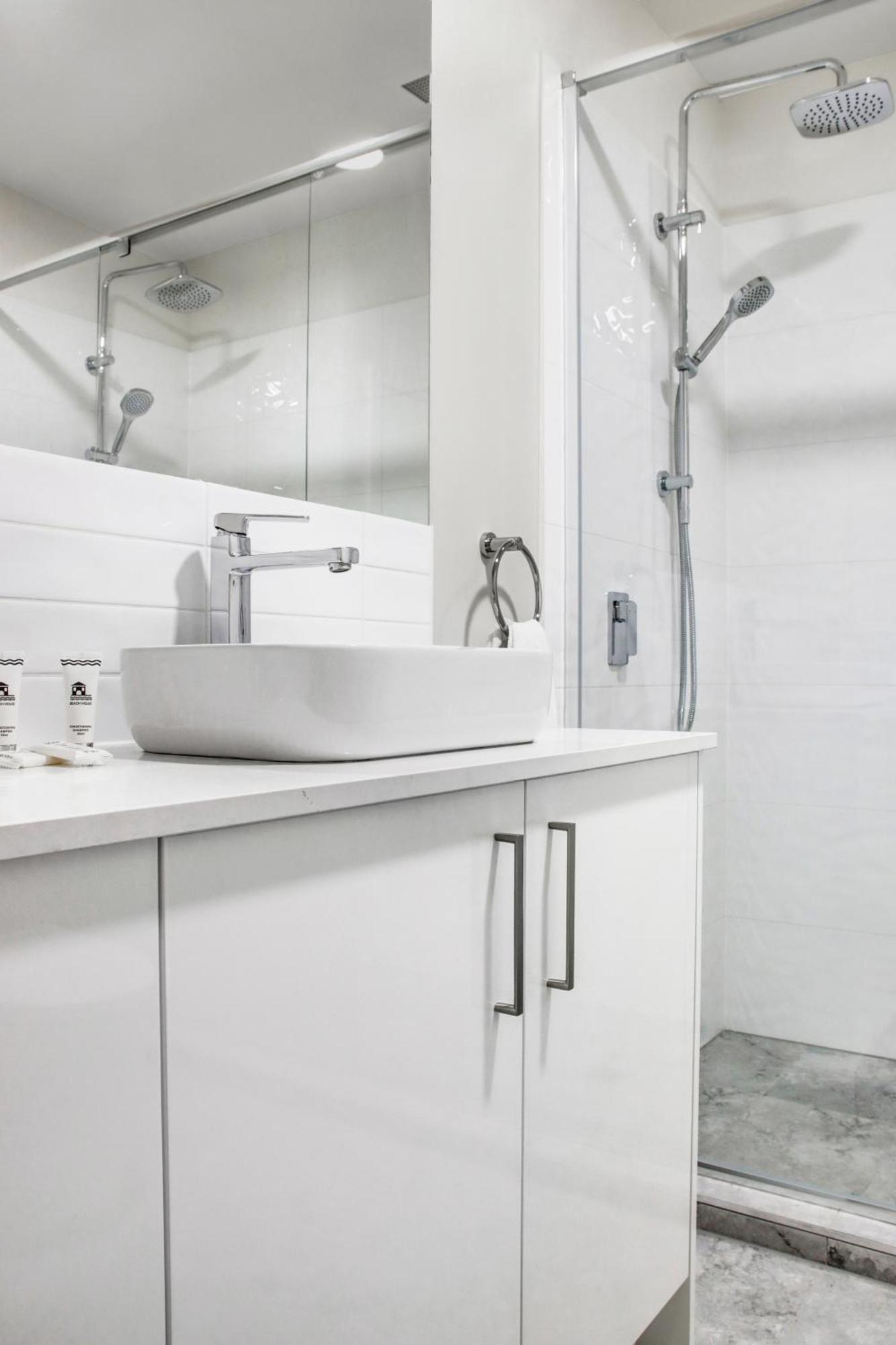 York St Apartment *