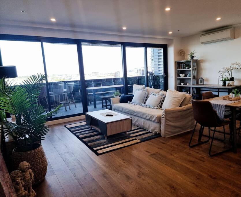 2 Bedrooms Aptmt With Ocean View * Geelong