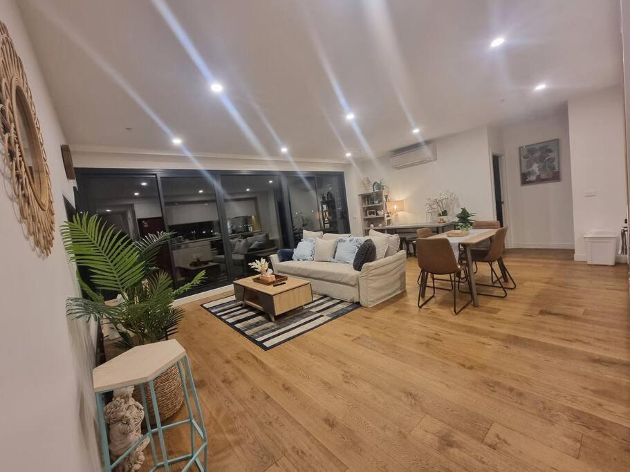 2 Bedrooms Aptmt With Ocean View Apartment Geelong