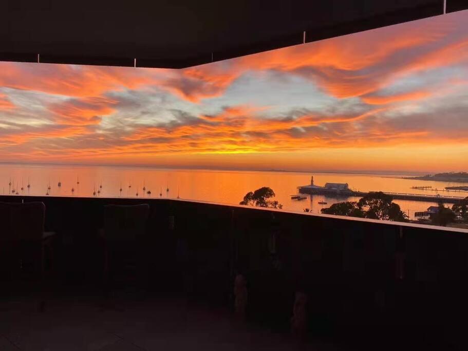 2 Bedrooms Aptmt With Ocean View * Geelong