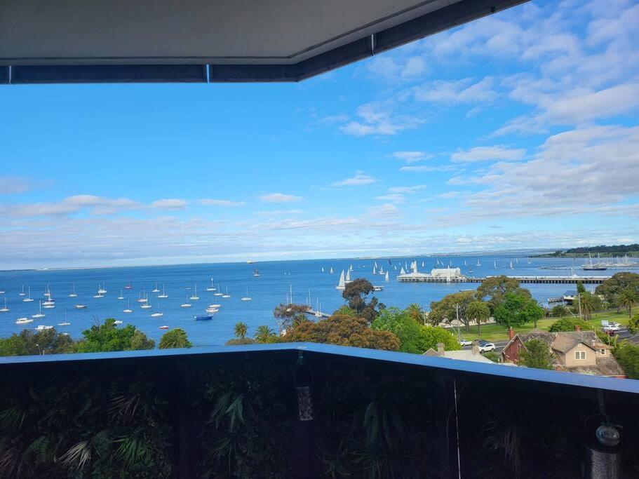 2 Bedrooms Aptmt With Ocean View Apartment *