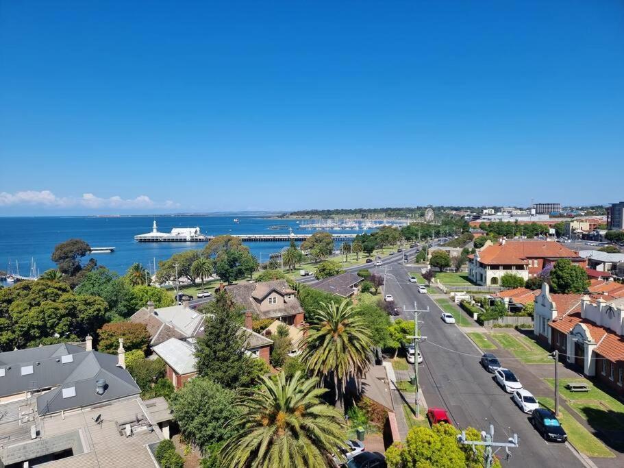 2 Bedrooms Aptmt With Ocean View *