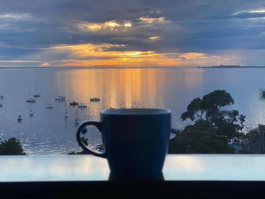 2 Bedrooms Aptmt With Ocean View * Geelong