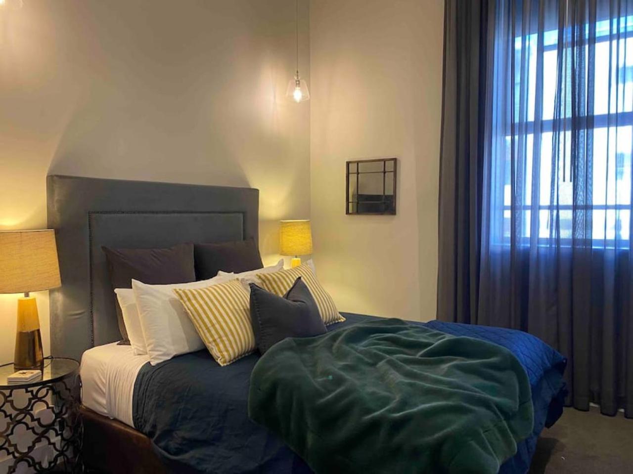 Manhattan On Moorabool - Heritage Listed Cbd Apartment *