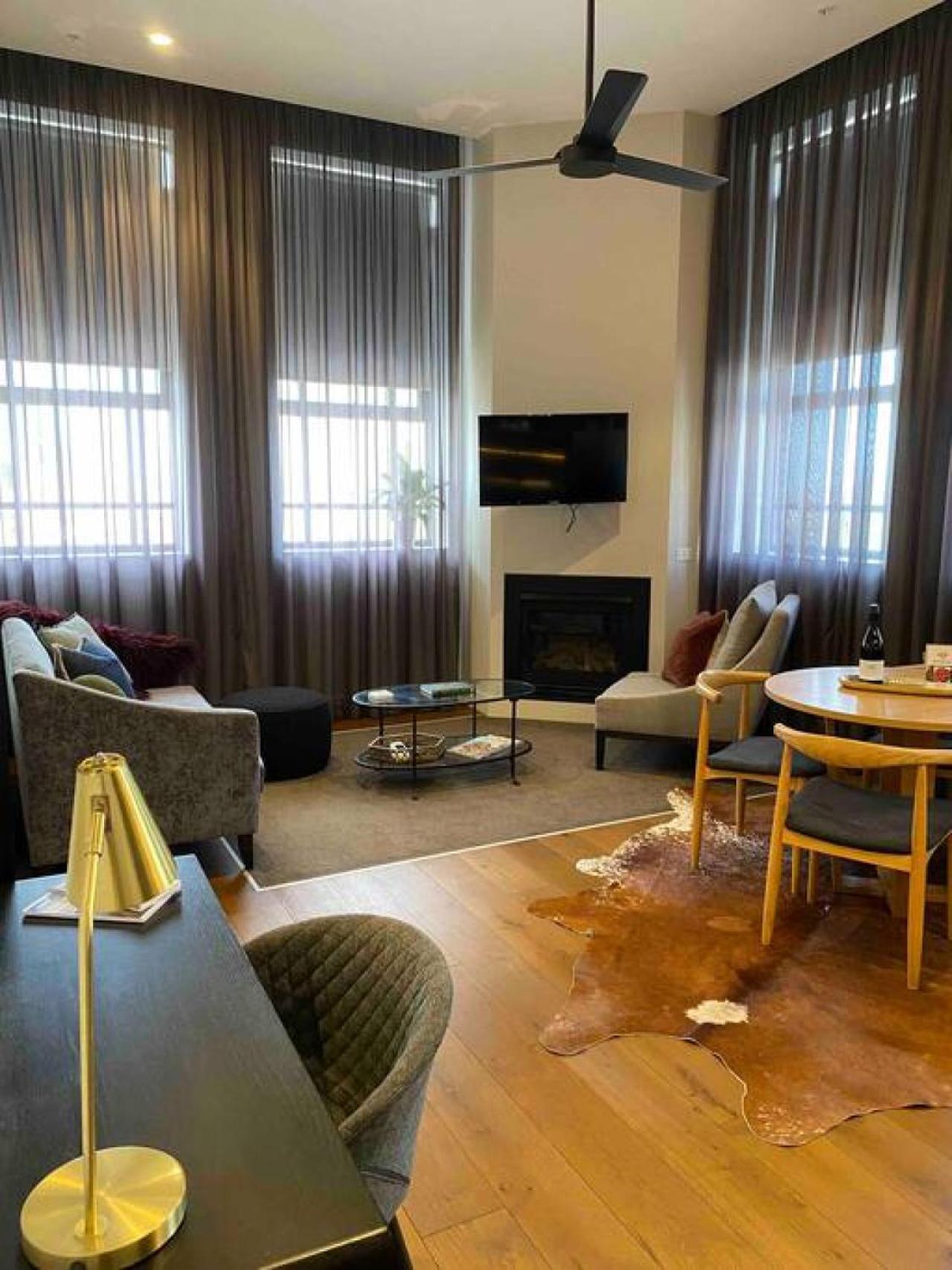 Manhattan On Moorabool - Heritage Listed Cbd Apartment *