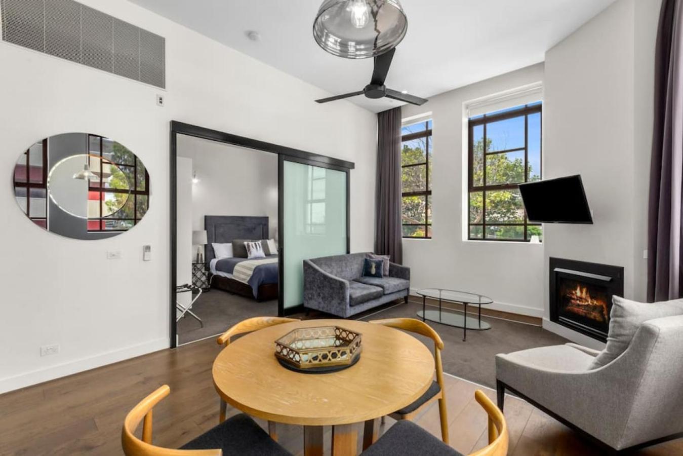 Manhattan On Moorabool - Heritage Listed Cbd Apartment *