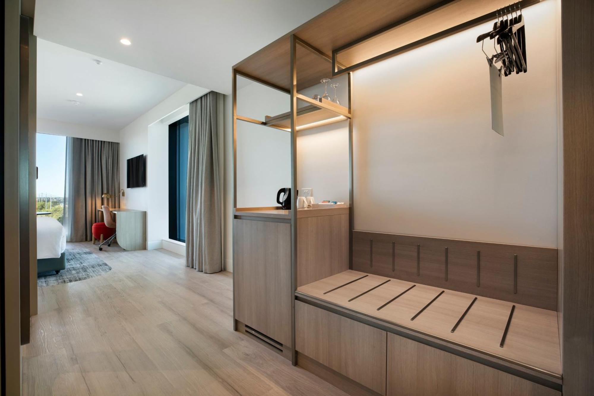 Hotel & By Ihg