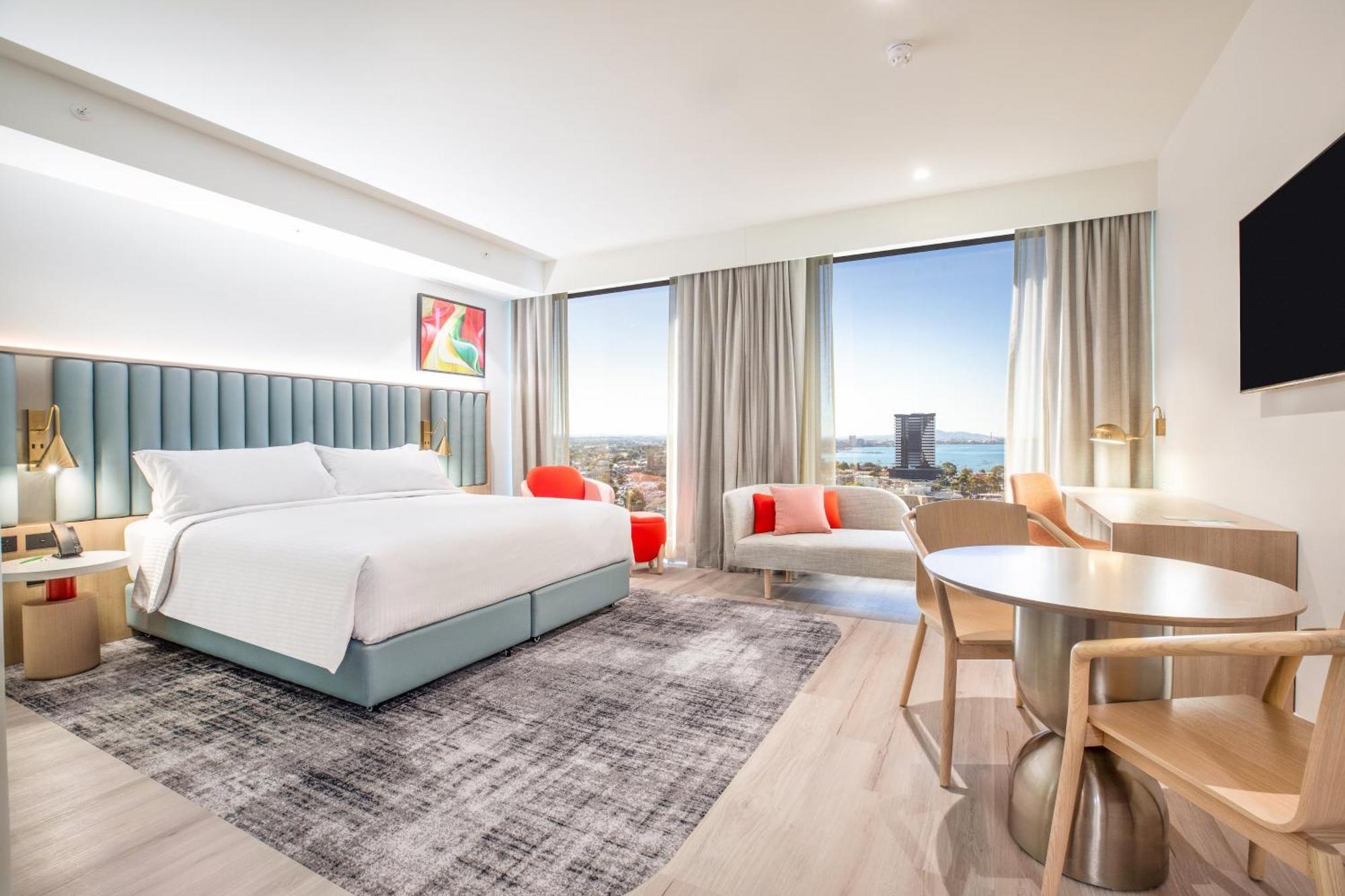 Hotel & By Ihg