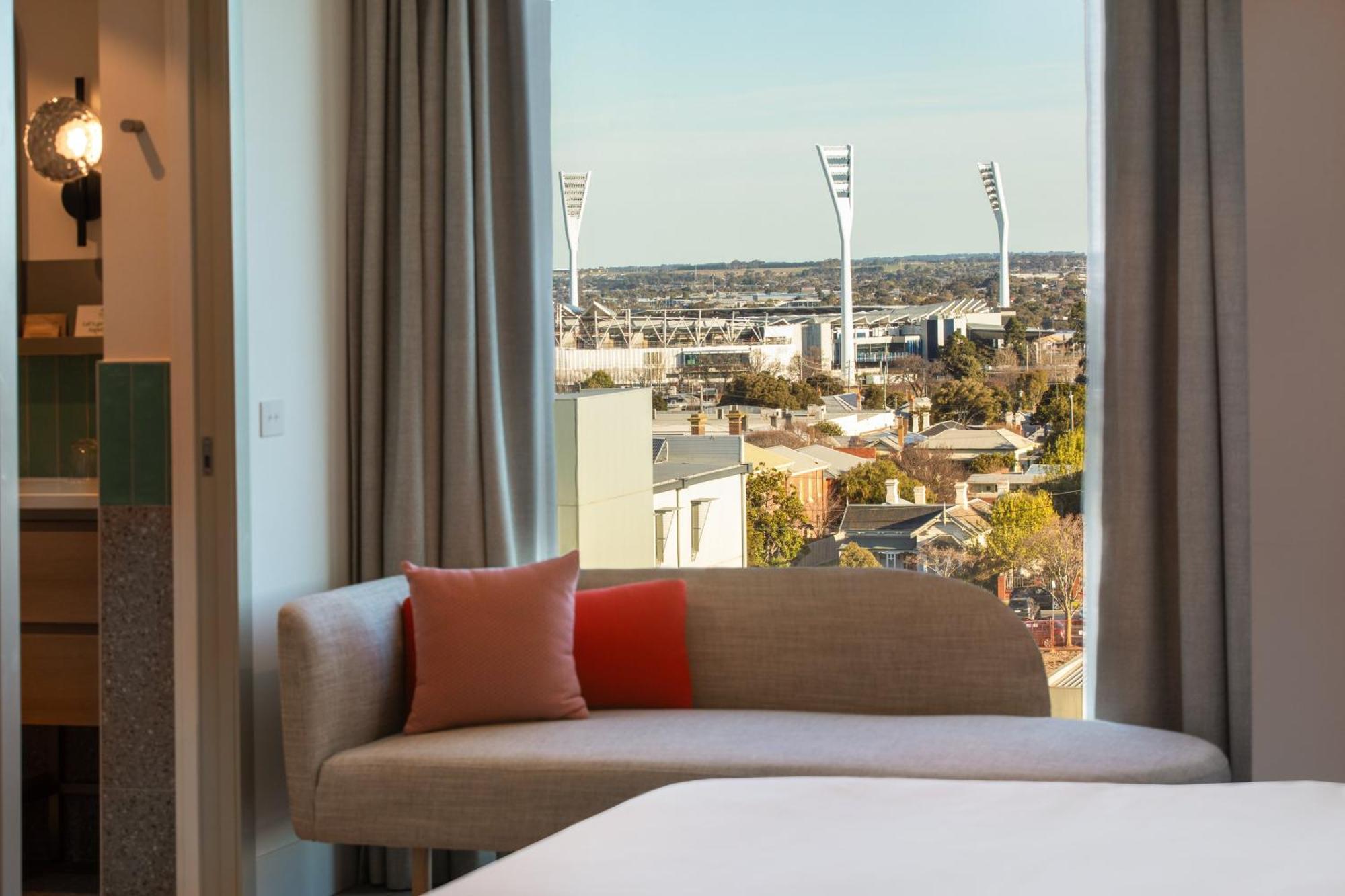 Hotel & By Ihg 4*