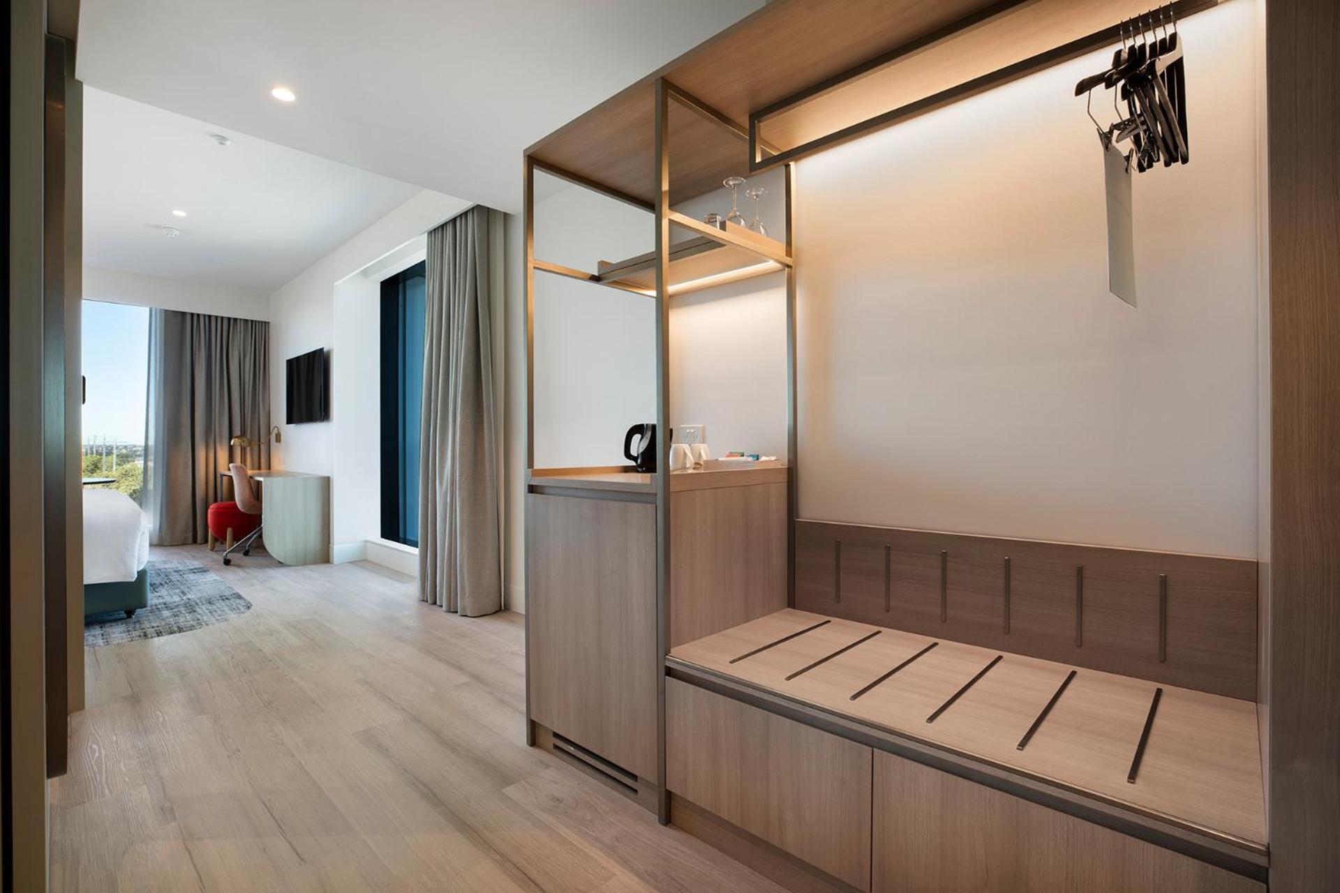 & By Ihg 4* Geelong
