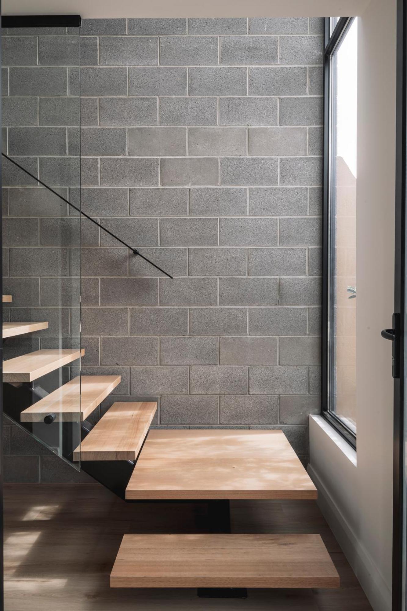 Stadium View Townhouse *