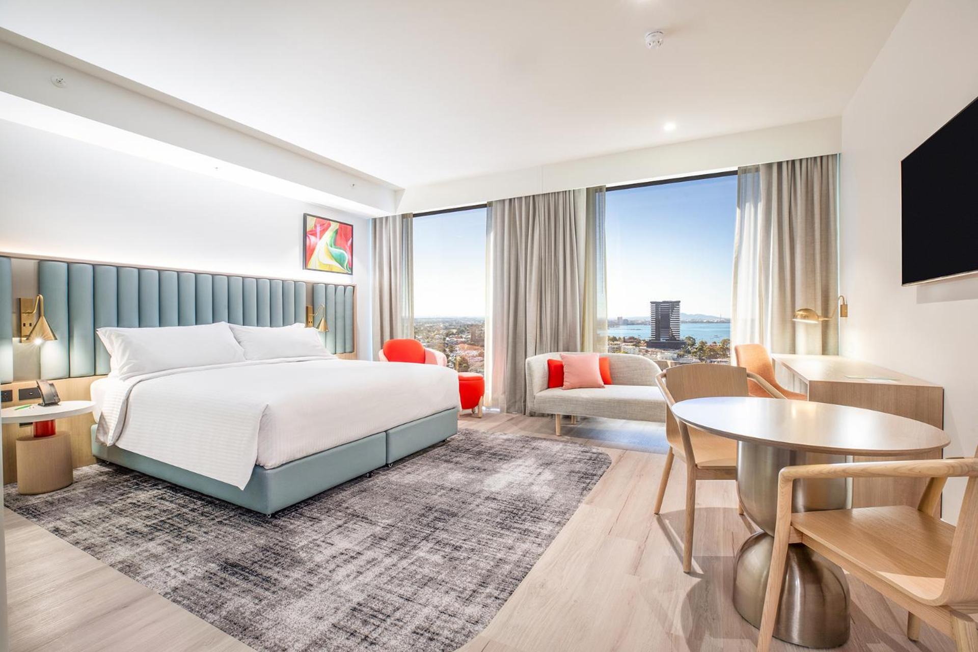 Hotel & By Ihg