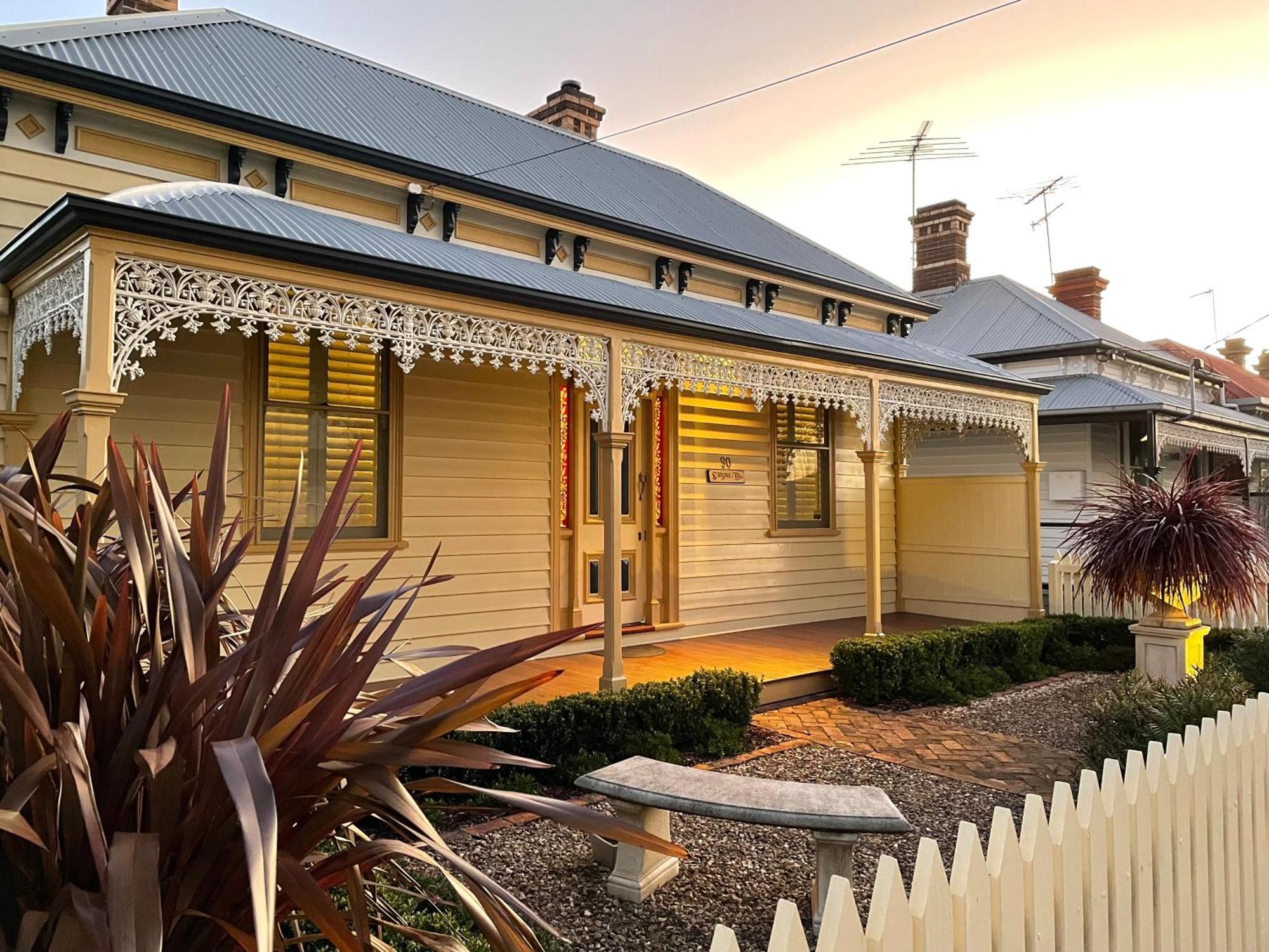 Sabina On Little Myers Geelong