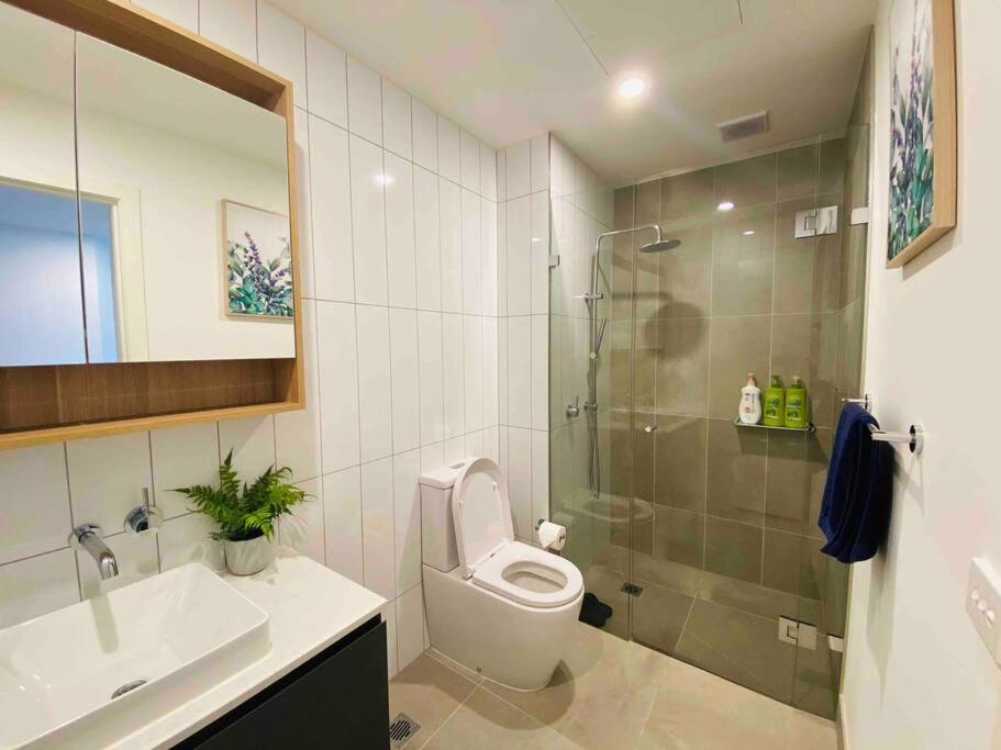 Modern With Water View In Apartment Geelong