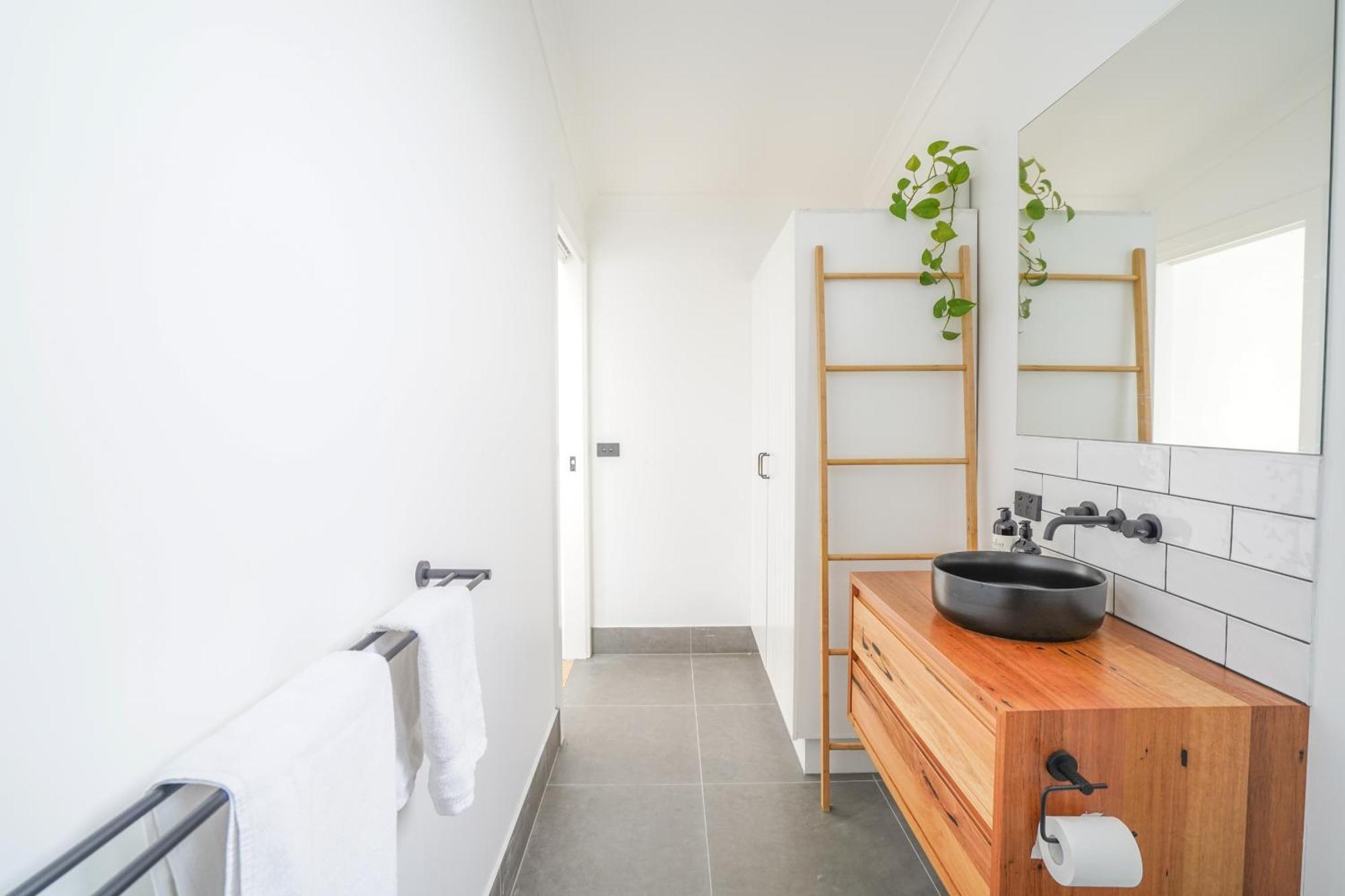 Charming Highton Hideaway Between Cbd And Surf Coast Guest house