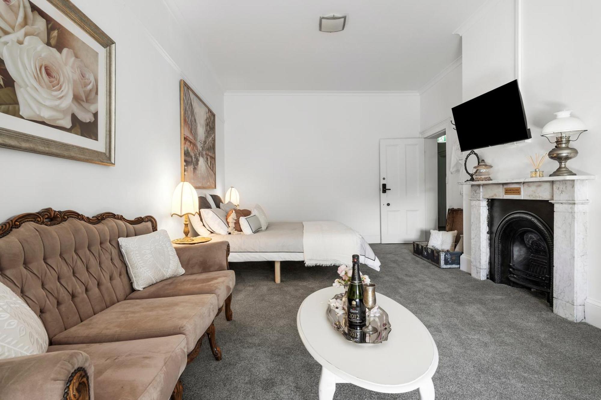 Myers Manor I Cbd Guest house