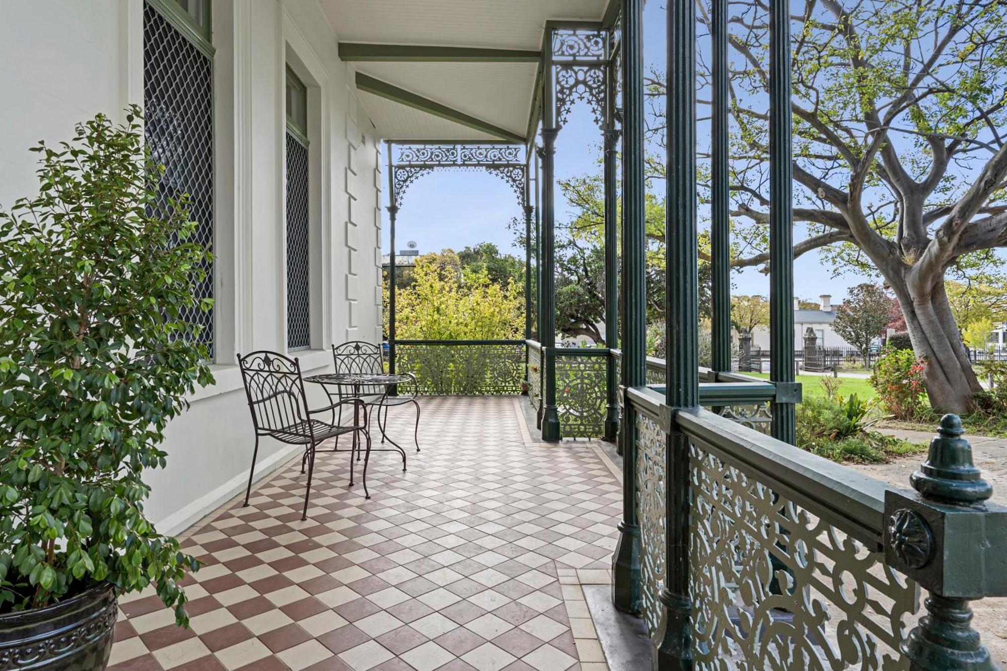 Myers Manor I Cbd Guest house *