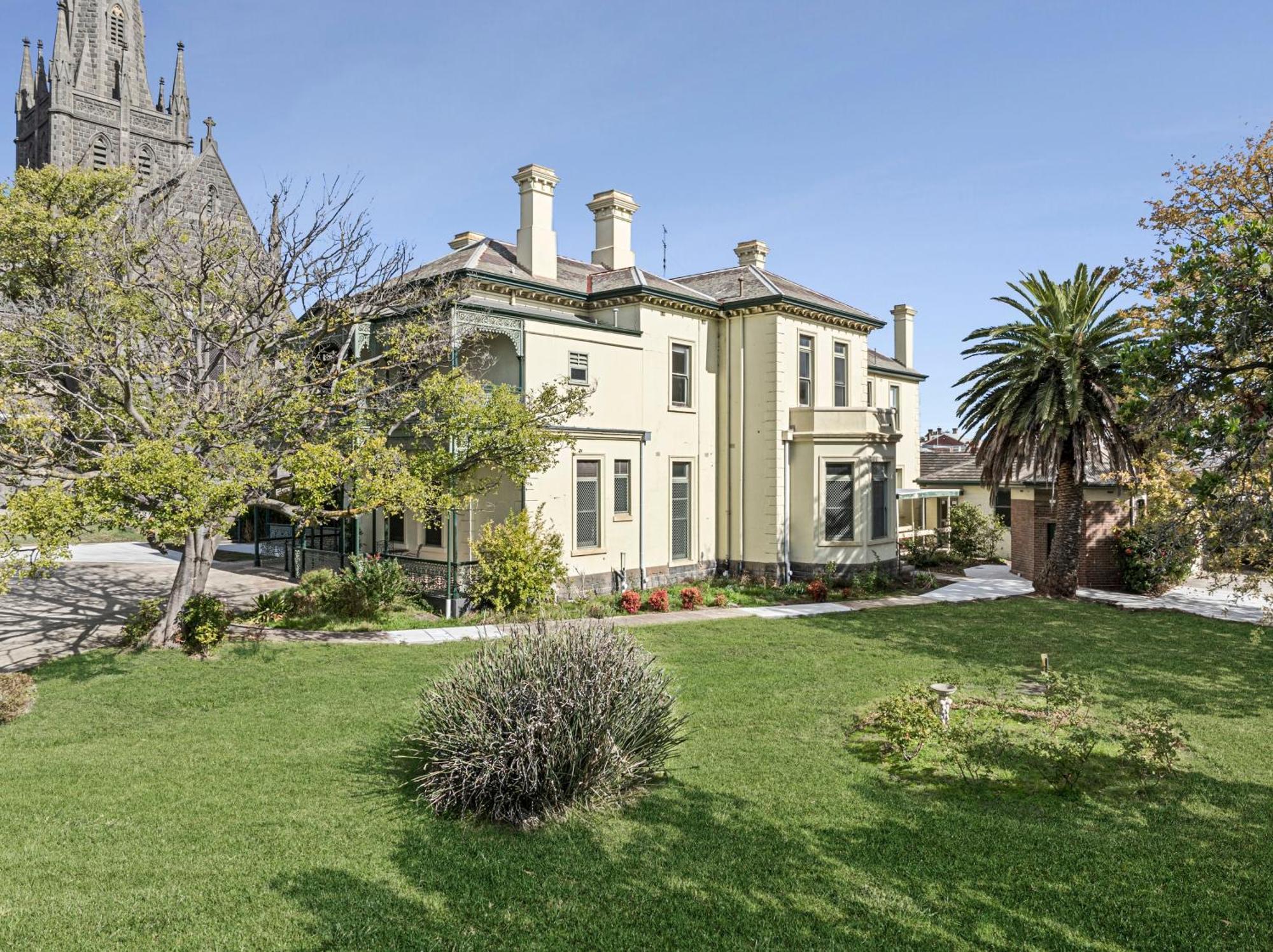 Myers Manor I Cbd Guest house
