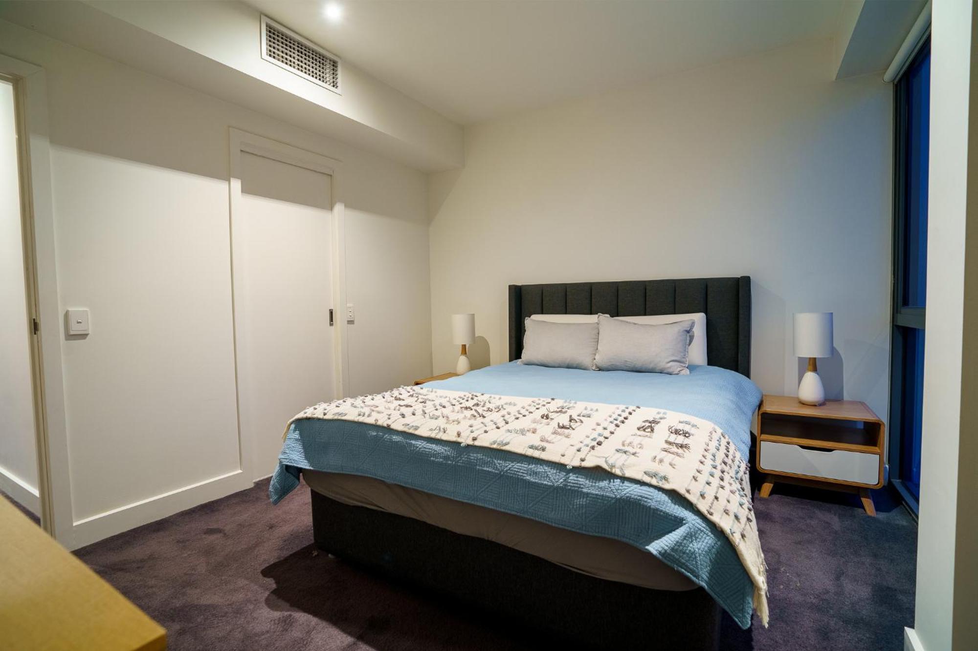 Luxury Overlooking Marina Apartment Geelong