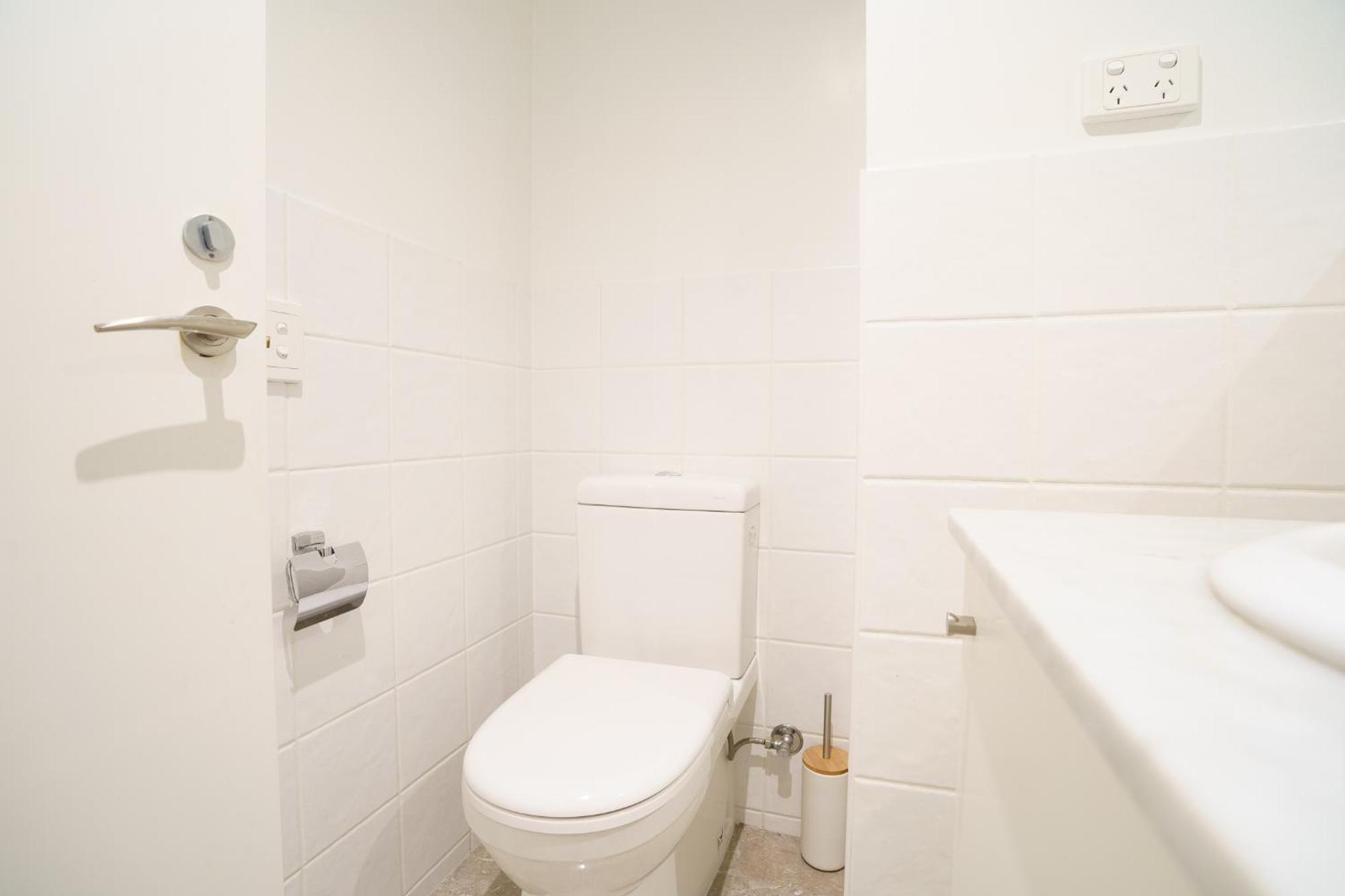 Luxury Overlooking Marina Apartment Geelong