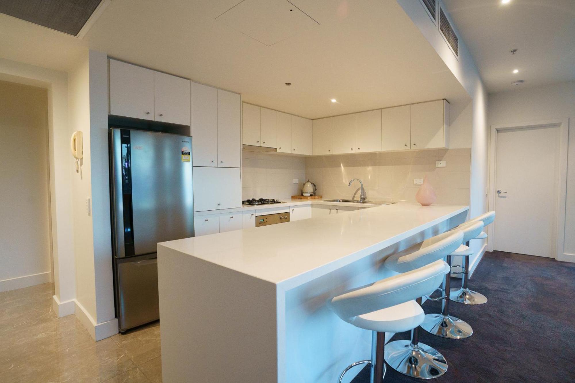 Luxury Overlooking Marina Geelong