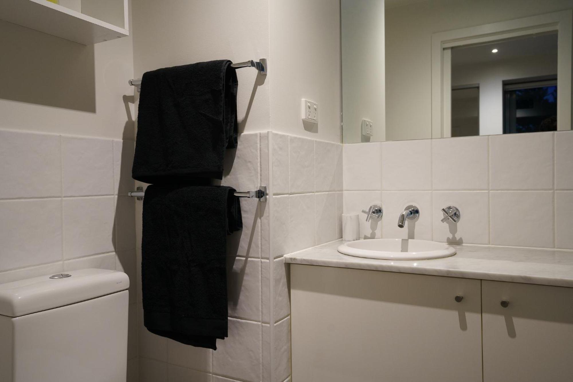 Luxury Overlooking Marina Geelong