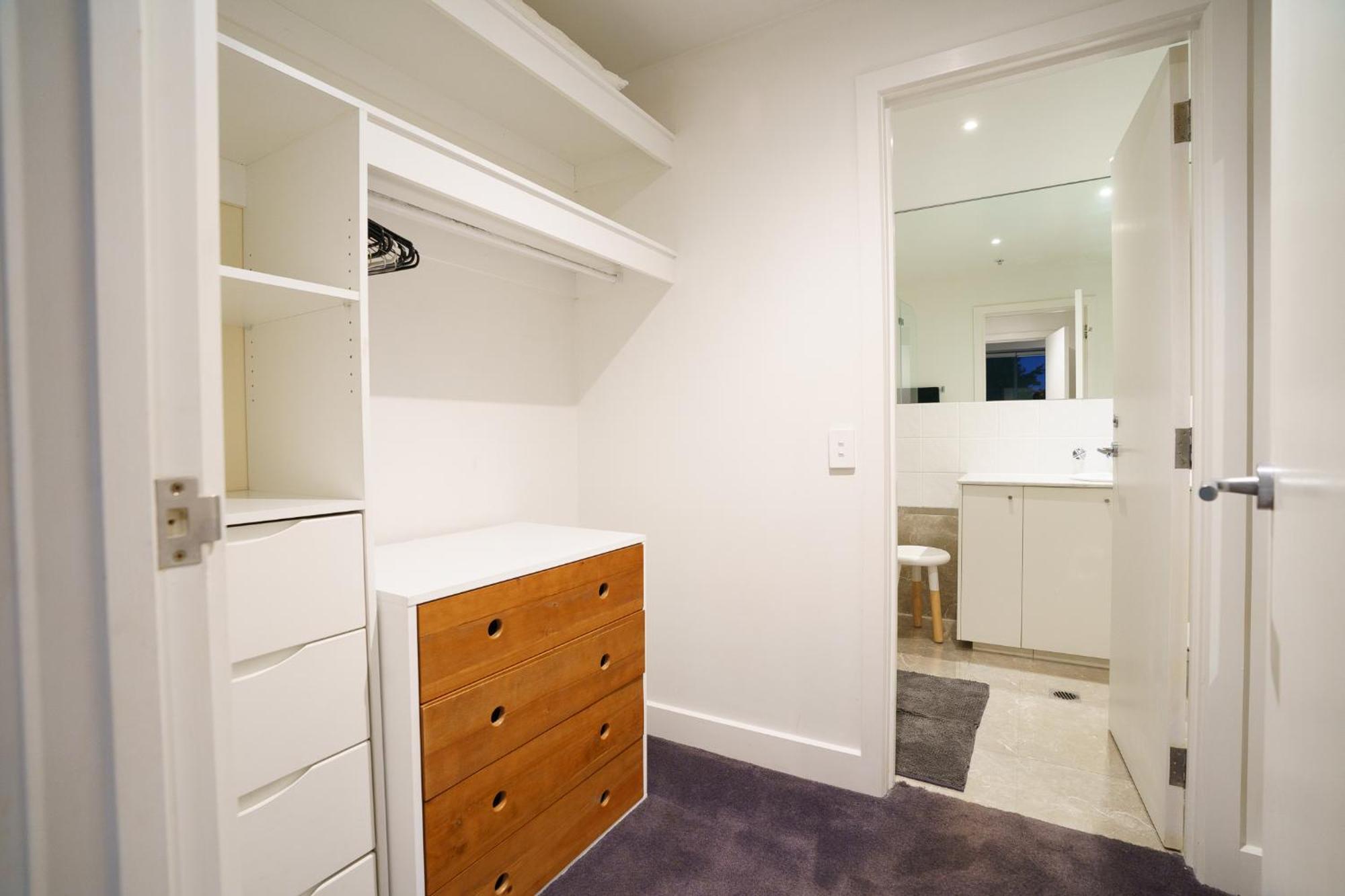 Luxury Overlooking Marina Geelong