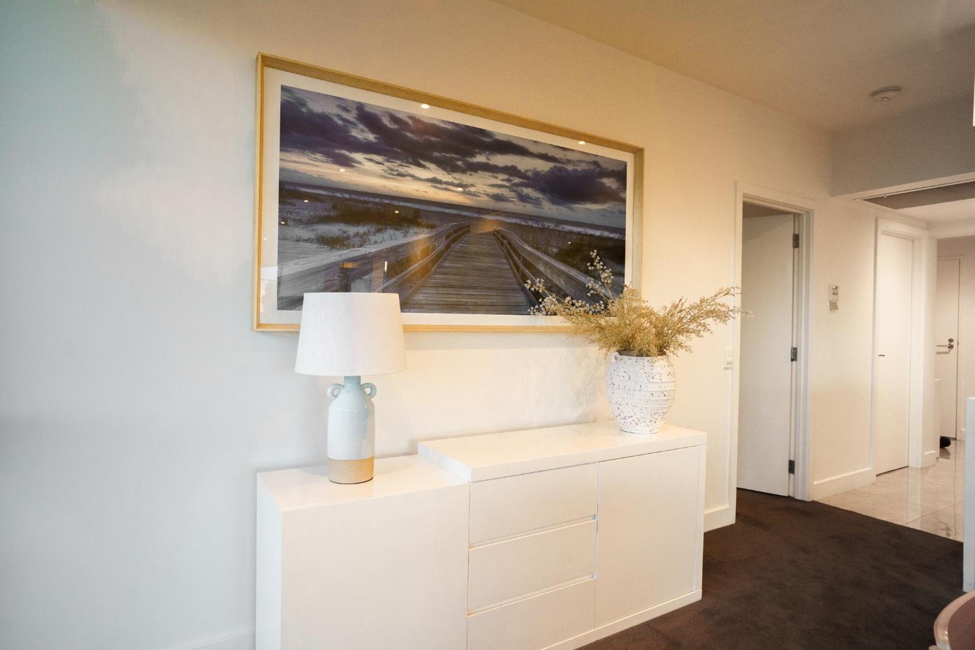 Luxury Overlooking Marina Apartment Geelong