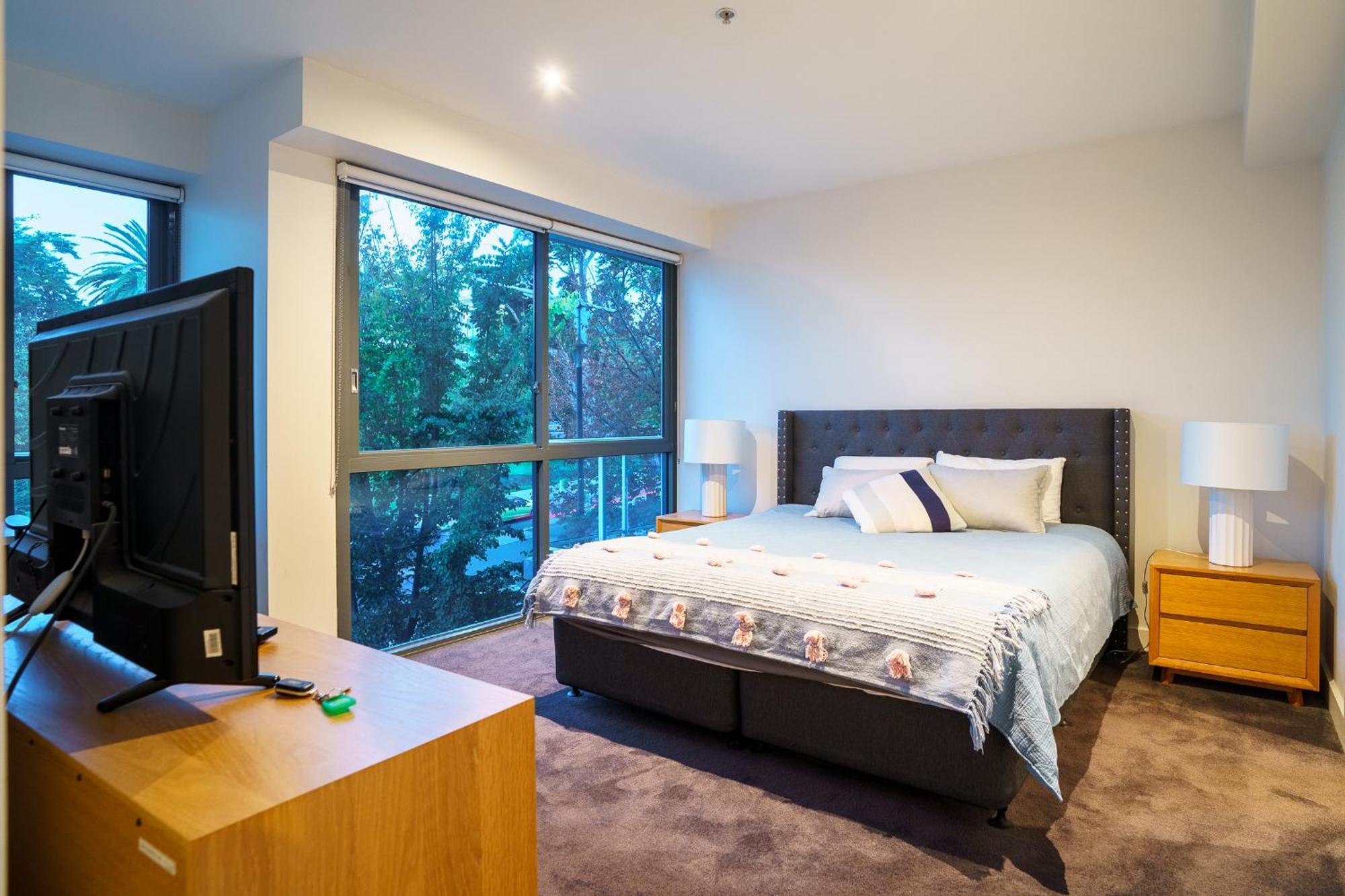 Luxury Overlooking Marina Geelong