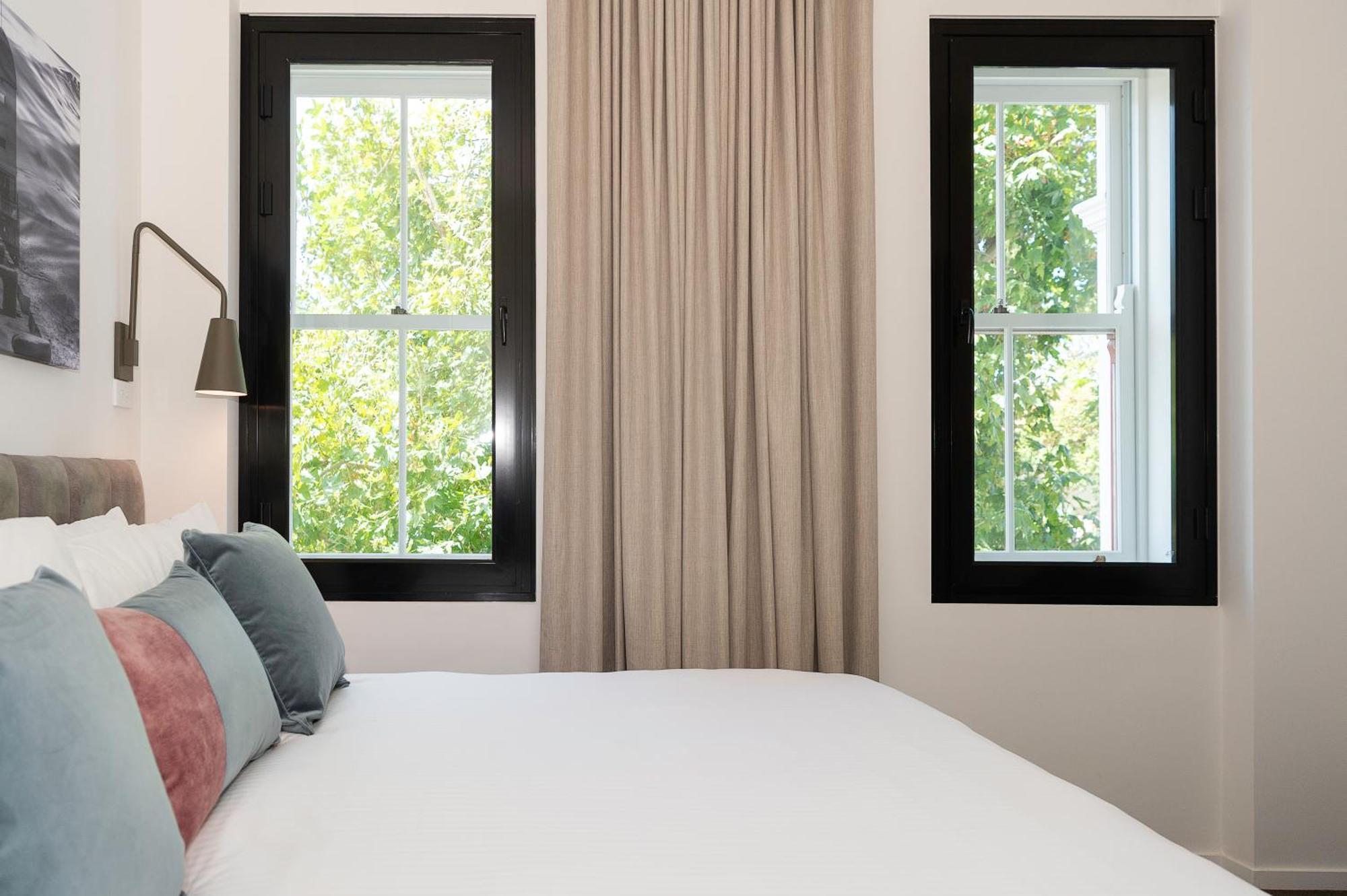 Oaks R Aparthotel
