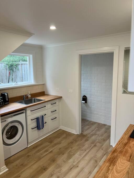 The Loft On Swanston Apartment