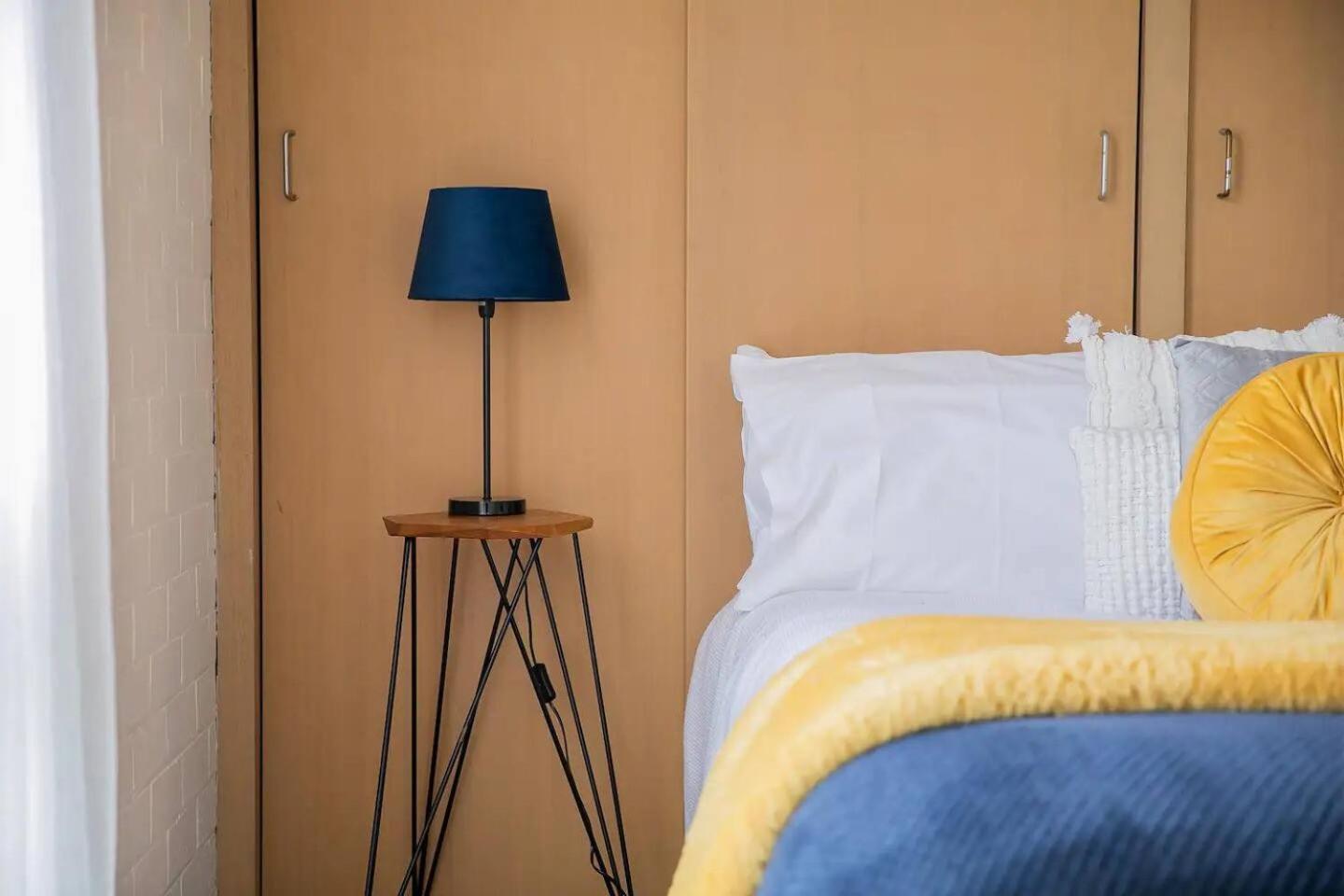 Mid-century Gem - Cbd Apartment *