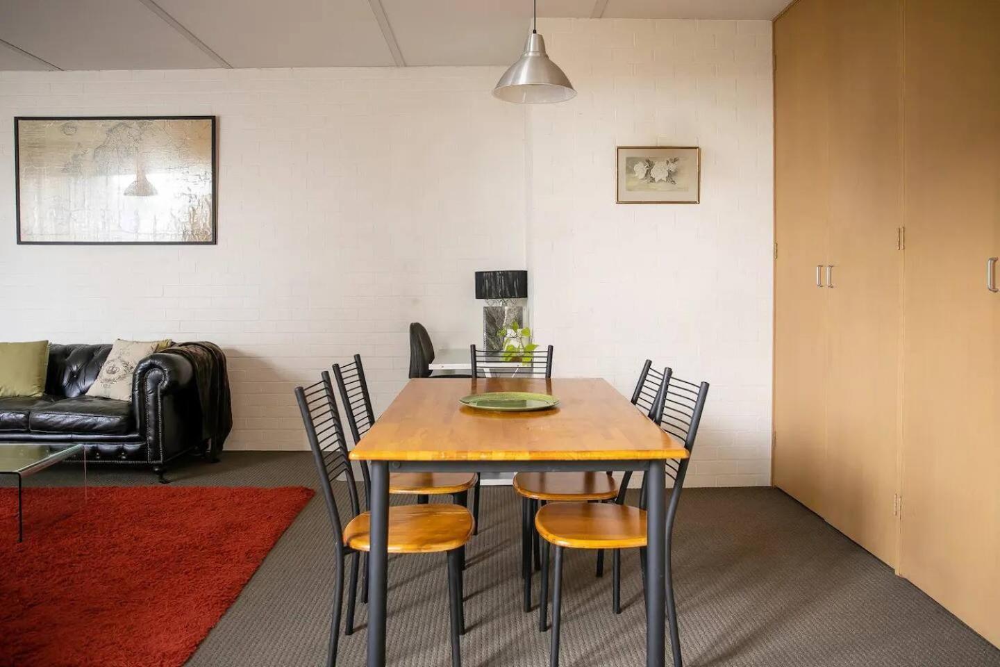 Mid-century Gem - Cbd Apartment Geelong