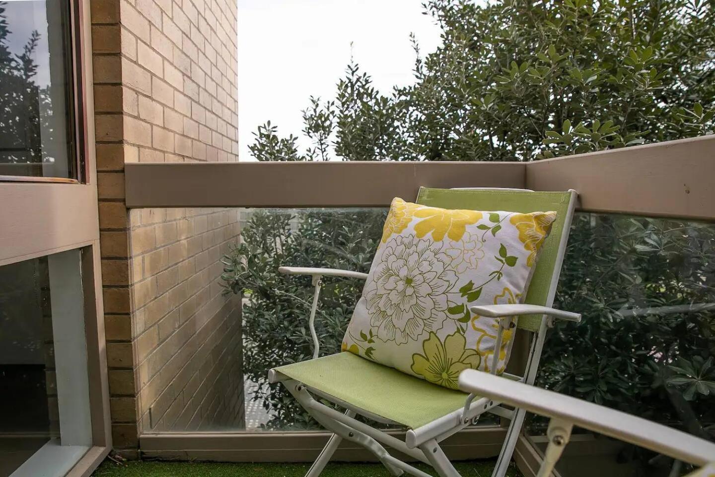 Mid-century Gem - Cbd Apartment Geelong