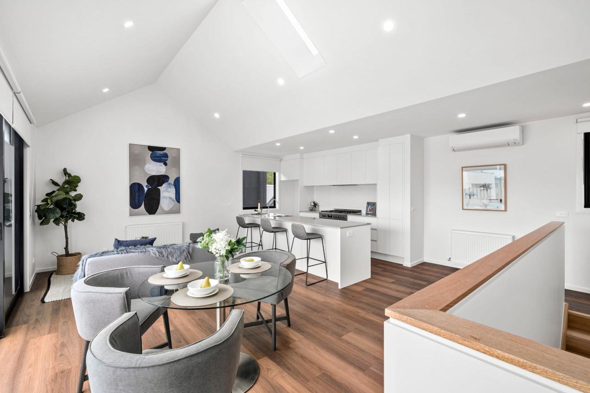 Holiday home Modern Townhouse In