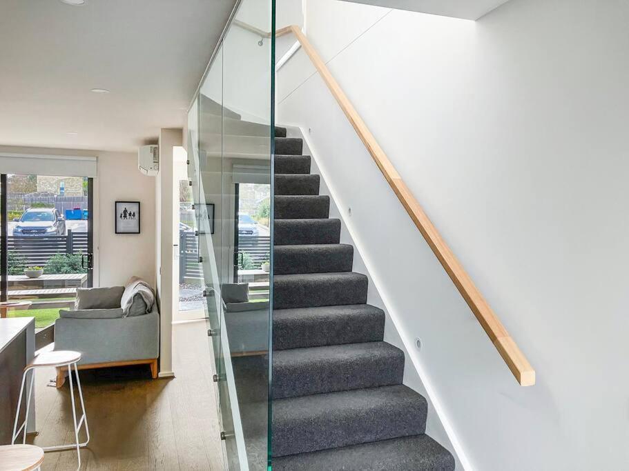 Private & Ensuite, In Shared Modern 2 Level - Full Use Of Facilities * Geelong