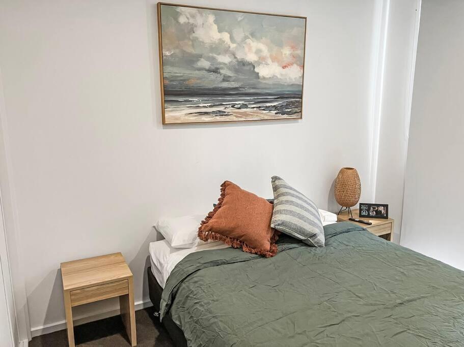 Apartment Private & Ensuite, In Shared Modern 2 Level - Full Use Of Facilities