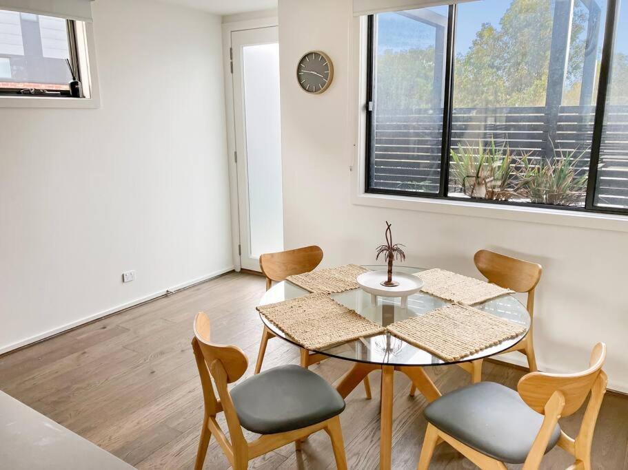 Private & Ensuite, In Shared Modern 2 Level - Full Use Of Facilities