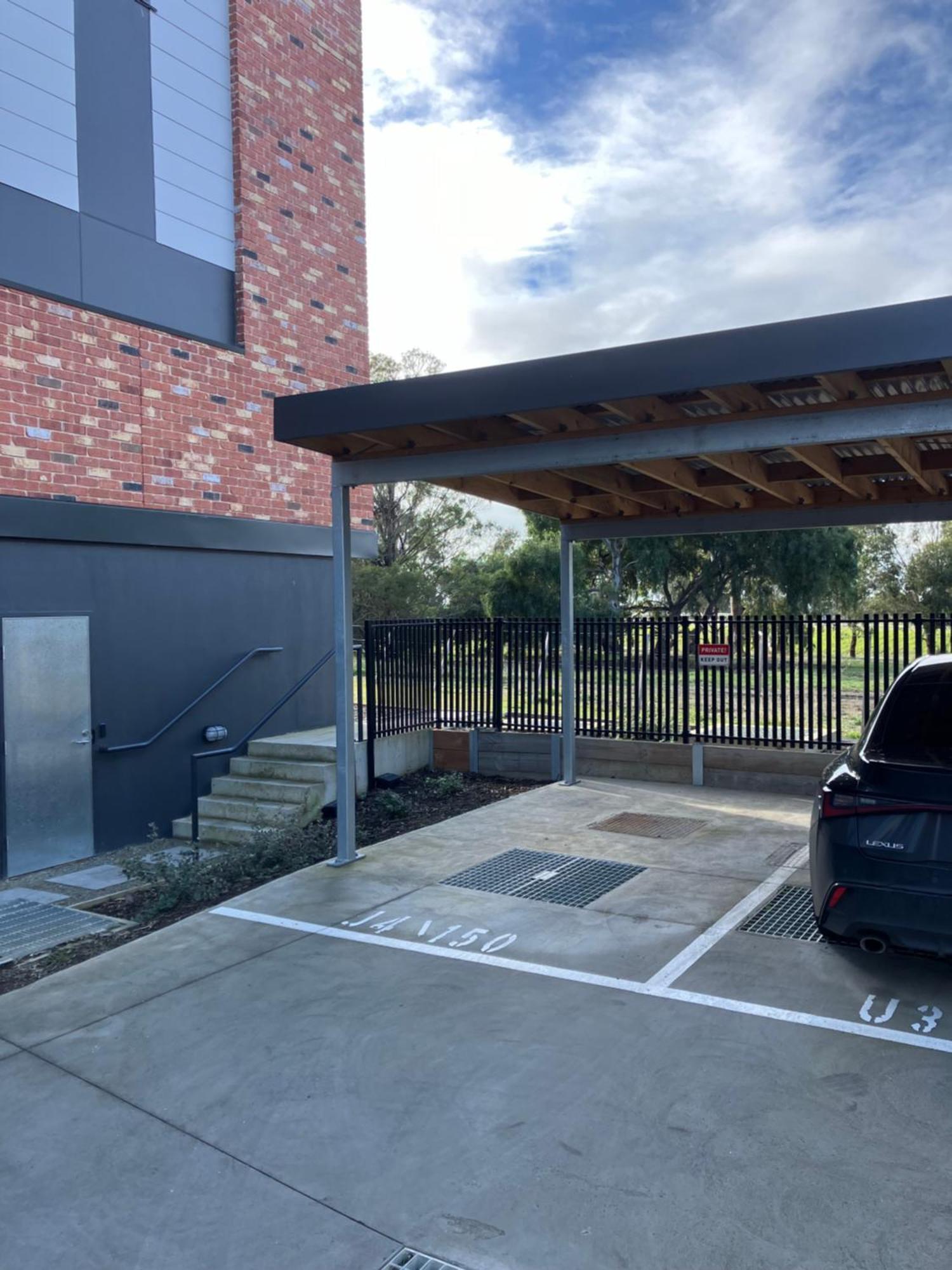 Apartment Private & Ensuite, In Shared Modern 2 Level - Full Use Of Facilities