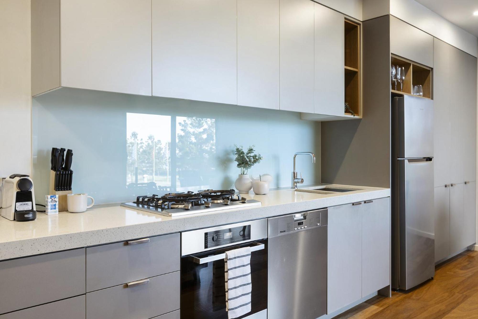 Oceanfront 2-bed With Balcony & Study Nook Apartment Geelong