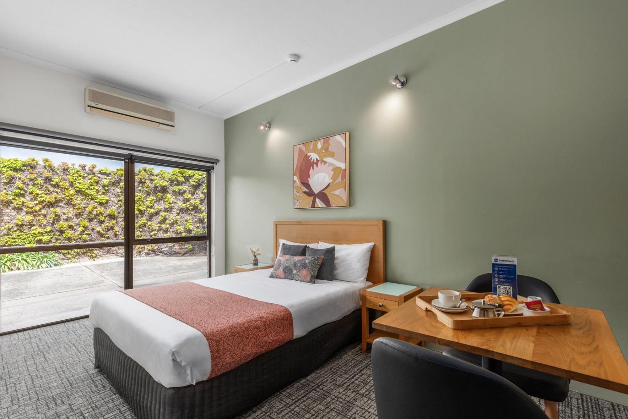 Western Motor & Serviced 4* Geelong