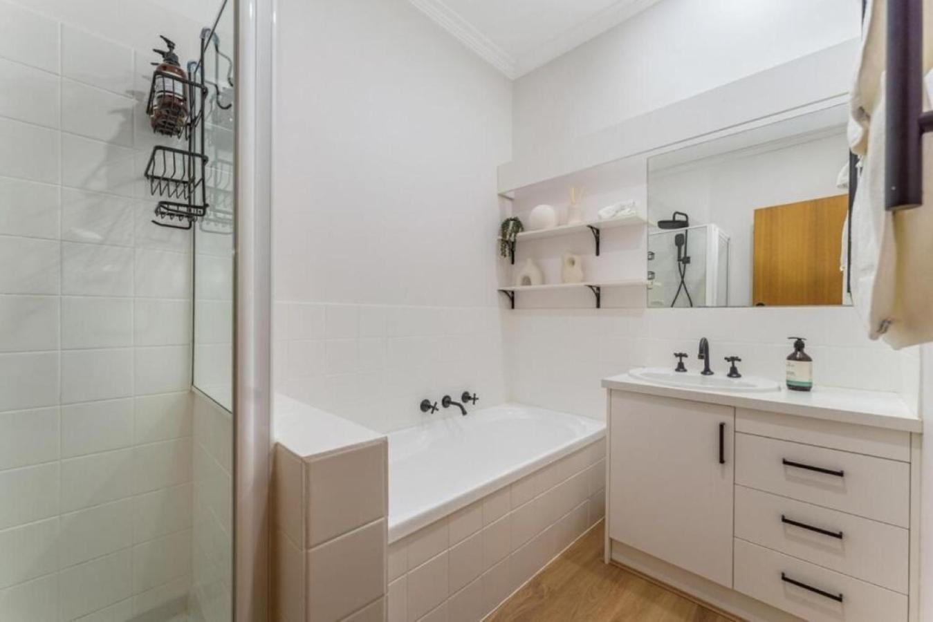 Cozy Newtown 2 Bedroom Unit Holiday home Geelong