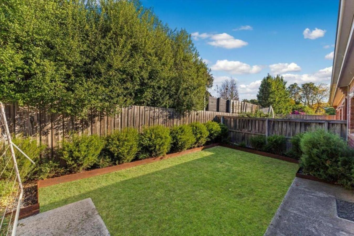 Cozy Newtown 2 Bedroom Unit *