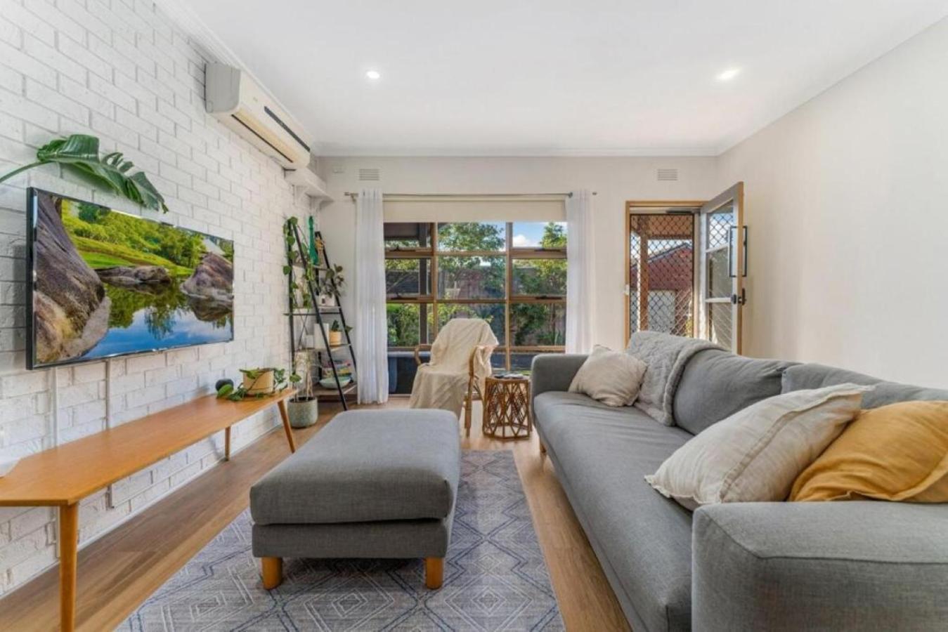 Cozy Newtown 2 Bedroom Unit *