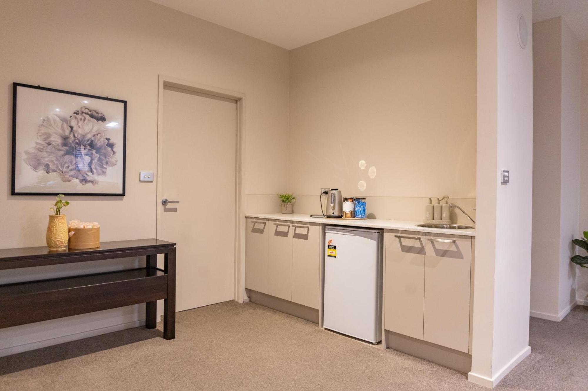Holiday home Stylish Retreat Steps From Waterfront, With Parking, Wi-fi, Ac *